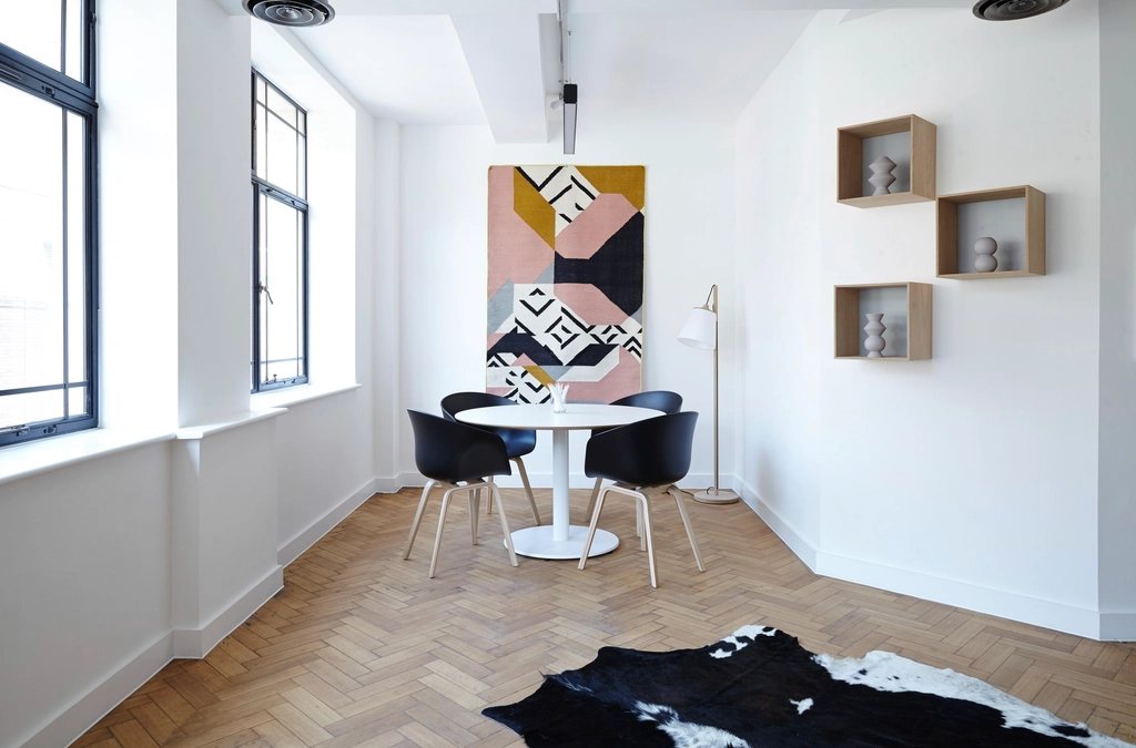 Dining corner on herringbone oak